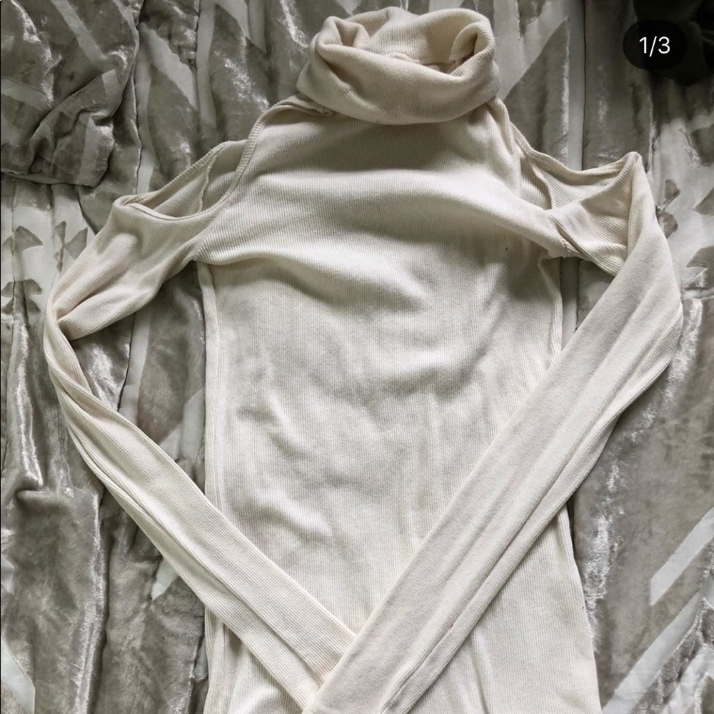 Hollister Cold Shoulder Top!